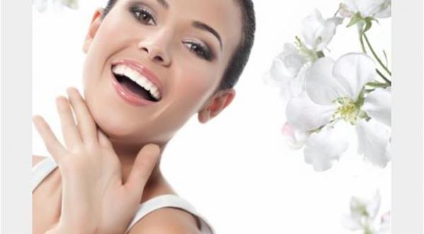 دراسة: تبييض الأسنان لا يؤثر على طبقة الأمينا