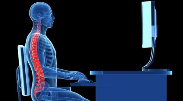 تأكد من وضع المرفقين بزاوية 90 درجة بالنسبة للكتفين