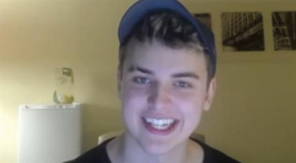 بالفيديو: يكرر نفس العبارة مليون مرة لمدة 15 يوماً