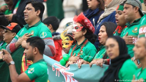 أفغاني يطلب المساعدة من الشرطة الهندية بسبب "طوله الفارع"!