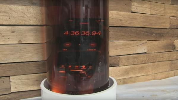 آيفون الجديد ينجح في اختبار "قاتل"! (فيديو)