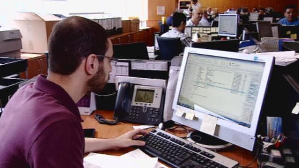 احذر.. الجلوس لفترات طويلة يصيبك بالقلق الشديد