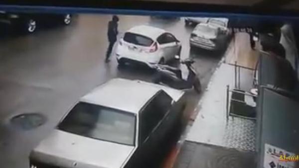 انتحل صفة حارس سيارات .. لص يسطو على سيارة سيدة في واضحة النهار بطنجة (فيديو)