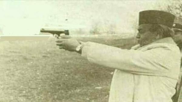 صورة للحسن الثاني والبرتغالي مورينيو تثير الجدل على "الفايسبوك"