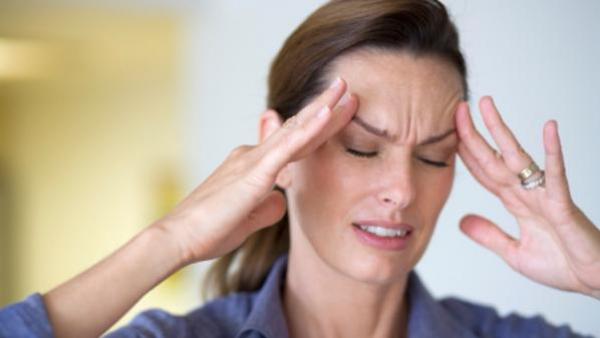إذا كنت تعانين من صداع الرأس...إليك الحل