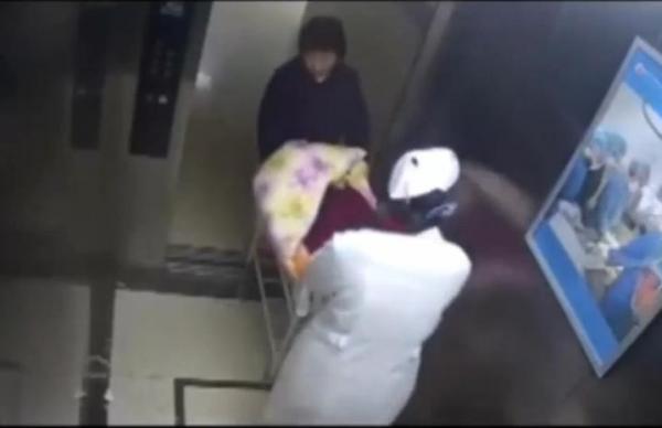 بالفيديو: امرأة تتنكر بزي ممرضة لتختطف طفلاً من مستشفى