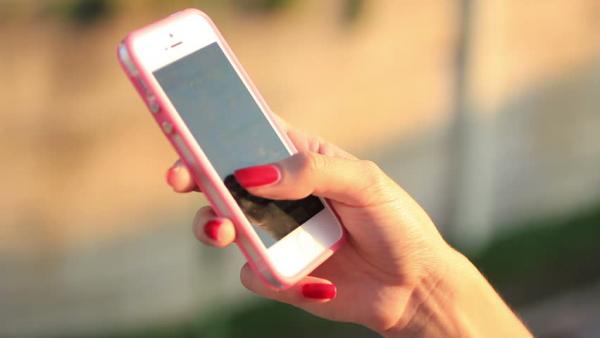 البيضاء..فتاة تستدرج شابا متحرشا لمنزلها وتجمع عائلتها لضربه (فيديو)