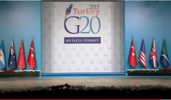 بالفيديو: 3 قطط تقتحم منصة قمة مجموعة العشرين