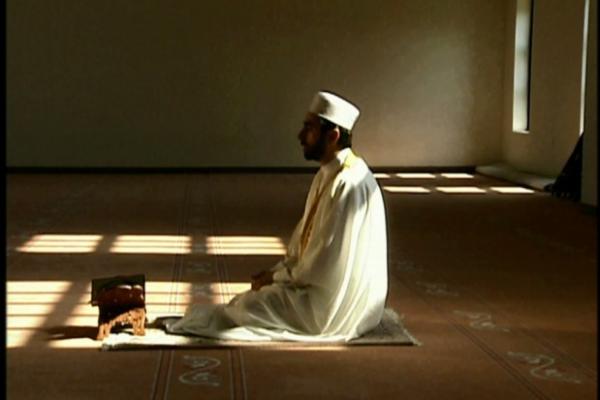 ما سبب ثقل الصلاة على نفوس كثير من الناس ؟