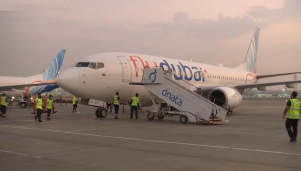 سياح إسرائيليون تحط بهم طائرة لأول مرة في مطار دبي