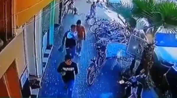 شاهد كيف يتسلل لصوص لسرقة ملابس الأسطح باولاد تايمة