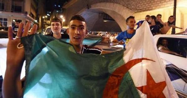 الجزائر تعيش ليلة بيضاء بعد الفوز التاريخي للخضر