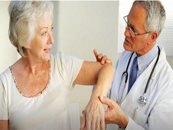 الثوم والبصل والبيض يحمي من الإصابة بهشاشة العظام