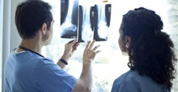 تعرف على العلامات والأعراض المبكرة لسرطان العظام