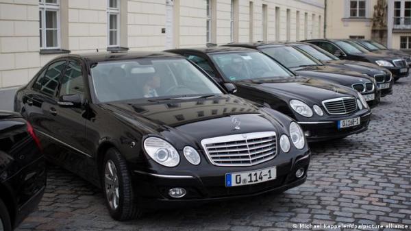 صور رمزية لسيارات دبلوماسية أمام القصر الرئاسي في العاصمة الألمانية برلين