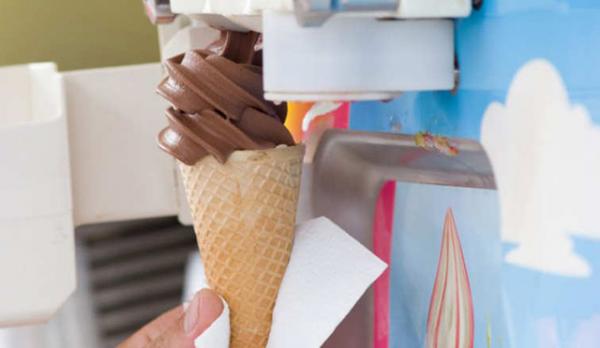 اللبن الرائب أكثر ضرراً من الآيس كريم