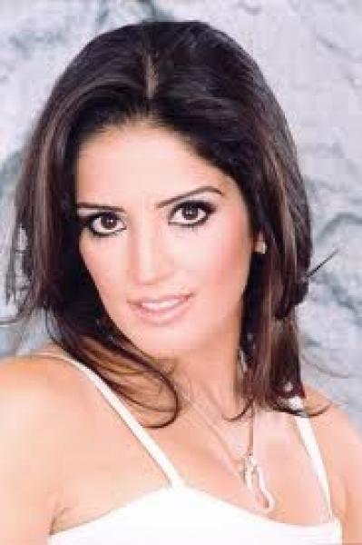 دواء خاطئ يشوه وجه ممثلة الإغراء المغربية سناء موزيان