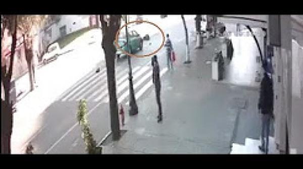 حادثة سير خطيرة أمام مخبزة باريس بطنجة بسبب السرعة وعدم إحترام ممر الراجلين