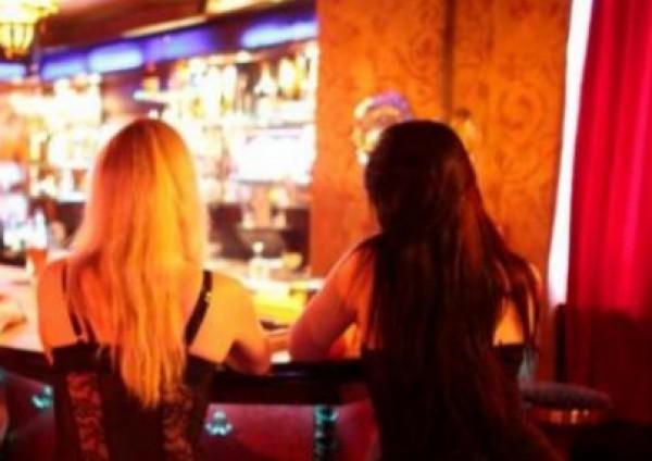 عاهرات تقفزن من الطابق الثاني لعمارة بمارتيل بسبب "طرق مشبوه على الباب"