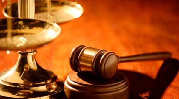 متهم يفاجئ هيئة المحكمة بأبيات شعرية طالباً العفو عنه