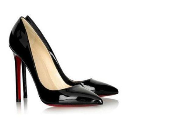 أطباء يحذرون: ارتداء الأحذية الضيقة يسبب تشوهات القدم