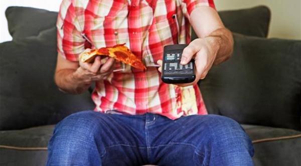 التلفزيون سبب رئيسي لزيادة الوزن قبل منتصف العمر