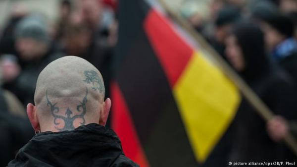 حزب متطرف يرصد مكافأة مالية لمن يبلغه بمكان تواجد عائلة عراقية لاجئة