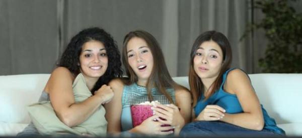 الأفلام الرومانسية تهدد حياتك الزوجية