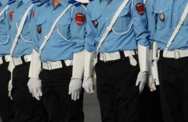 شرطي "مرمضن" يرشق سيارة الأمن بالحجارة بمكناس 