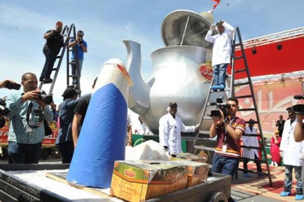 مبروك للمغاربة ... دخول كتاب غينيس بأكبر "براد أتاي" في العالم!!