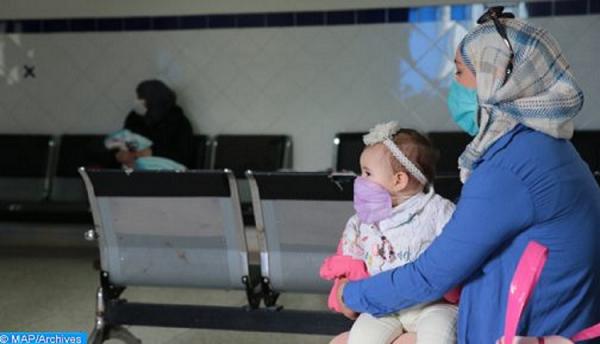 هل لقاحات "كورونا" آمنة للنساء الحوامل؟ .. طبيب مغربي يوضح