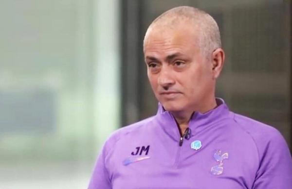 جوزيه مورينيو يلوم الحلاق بسبب "قصة الشعر" الجديدة