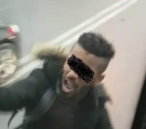 عصابة تهاجم حافلة للنقل الحضري وتروع الركاب والساكنة وهذا ما وقع