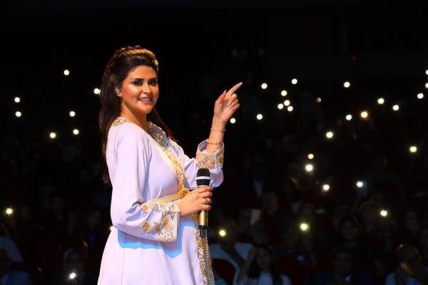 فلوس المغرب زوينة وجنسيته خايبة : سلمى رشيد تطير على وجه السرعة إلى أمريكا حتى يستفيد مولودها الجديد من الجنسية