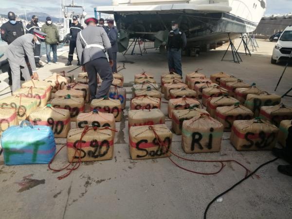 البحرية الملكية تحبط عملية لتهريب المخدرات في عرض كابو نيغرو