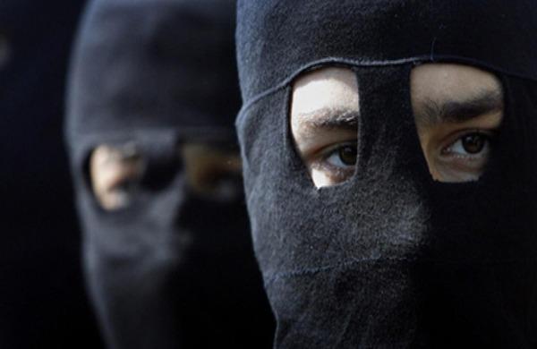 خطير وردو بالكم... ملثمون يروعون زوار الجبل ويسرقونهم تحت التهديد بالسلاح الأبيض