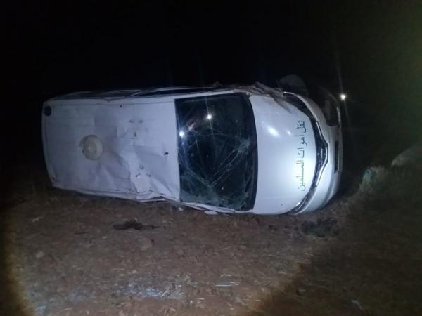 بالصورة..انقلاب سيارة نقل الموتى ضواحي قلعة السراغنة