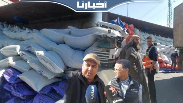 انقلاب "رموك" محمل بالأعلاف يربك حركة السير بالدارالبيضاء