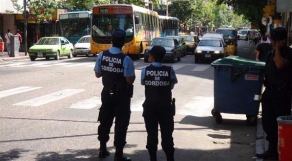 أربعيني يعيش 6 أشهر مع جثتي والديه في الأرجنتين