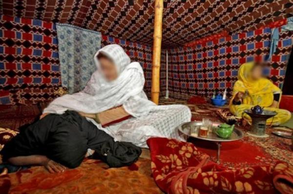 التبلاح : عرف شائع بالجنوب تلجأ إليه " الصحراويات " لإثارة الرجال (الفيديو)