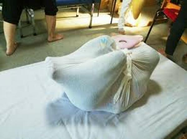 بالفيديو: طريقة علاج يابانية تحاكي وضعية الطفل داخل الرحم