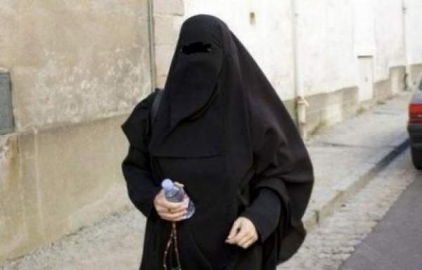 توقيف معلمة منقبة و هي تتسول بشوارع مكناس