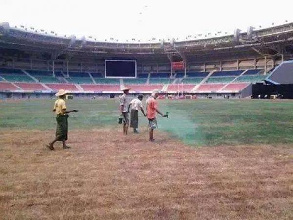 الحالة المزرية لأحد ملاعب غينيا الاستوائية