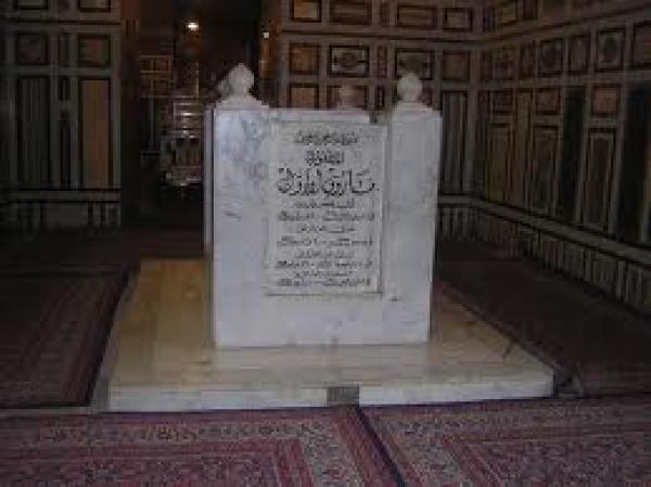 مصري يعود لبيته بعد .... دفنه بيوم 