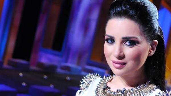 مصريون "بهدلو" مي عز الدين بسبب "ديو" محمد الريفي و إيلام جاي ، و أجبروها على التراجع عن موقفها