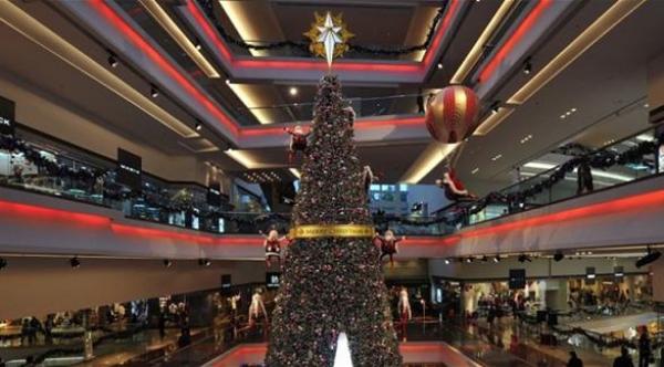 يلقي بنفسه من الطابق السابع بعد إصرار صديقته على مواصلة الشراء