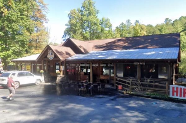 مطعم يفرض رسوماً إضافية على الآباء الذين لا يسيطرون على أطفالهم