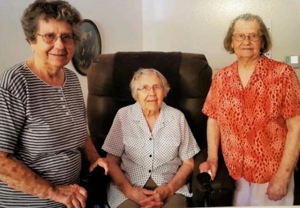 حالة نادرة.. 3 شقيقات يتجاوزن عمر المئة في أمريكا