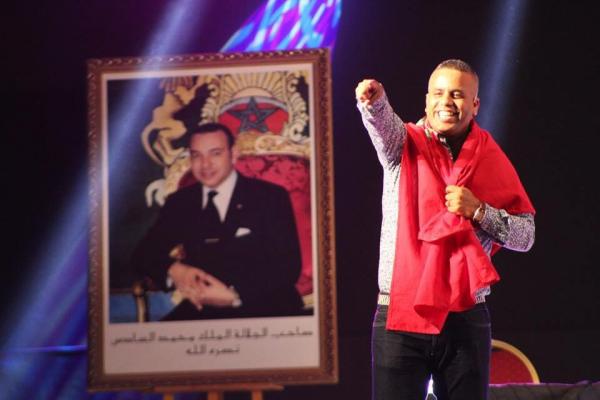 بالفيدو : جماهير الداخلة تحاصر الكوميدي " فتاح الجوادي " و هذا ما حصل بالضبط