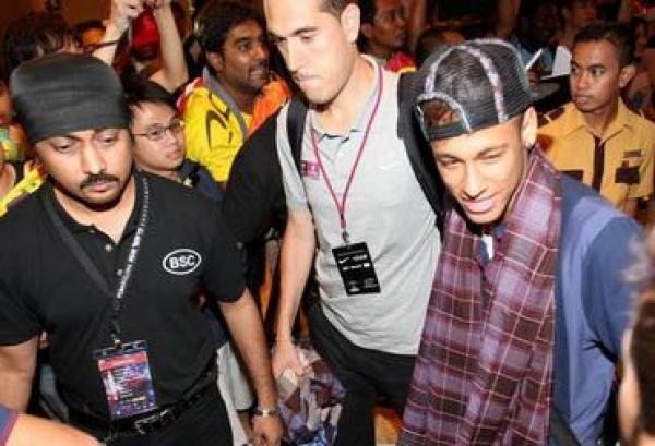 نيمار يطلب من جمهور برشلونة التوقف عن "إزعاجه"!